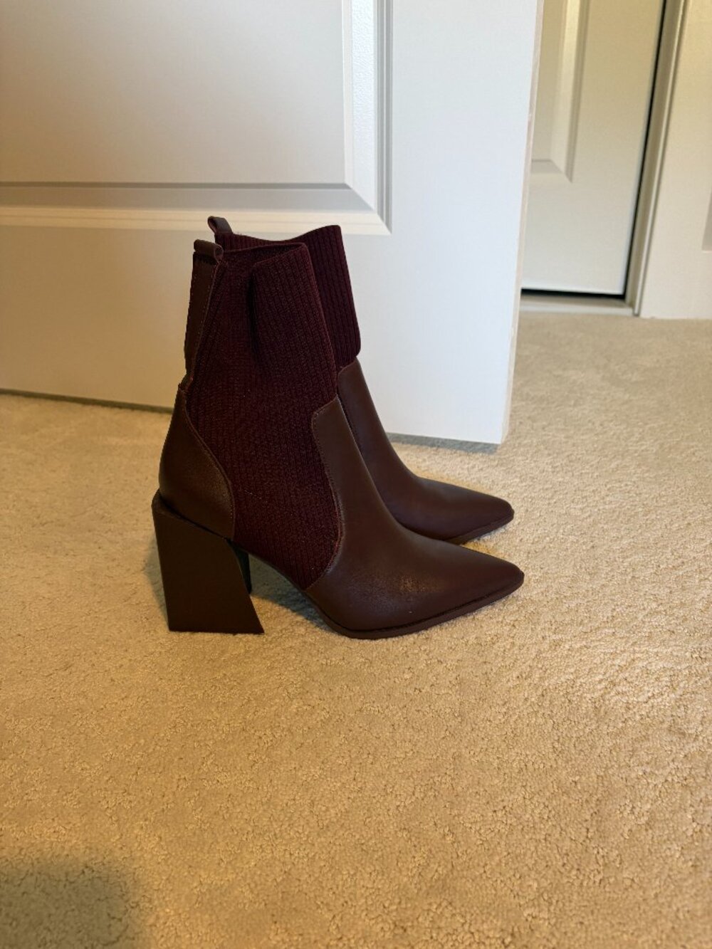 Steve Madden Women's Maroon Pointed-Toe Boot Size 9